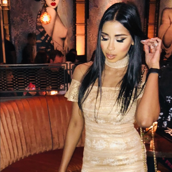 Meet your Posher, Alicia. I am girl from NYC. - Picture 3 of 8